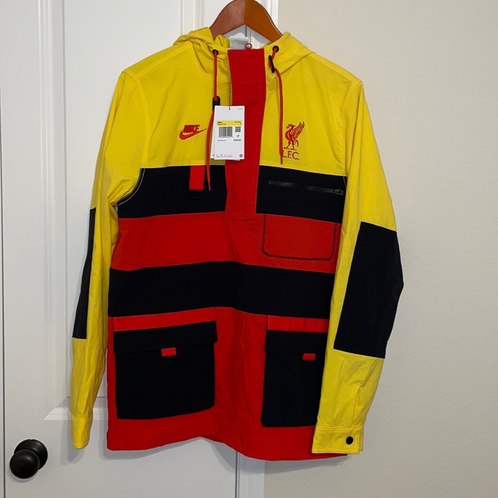 New Nike Liverpool LFC Hype Hike Jacket Men's Small Red Black Yellow DD9714-703